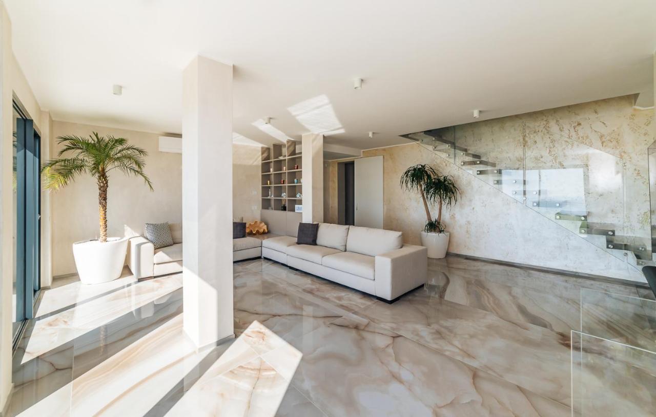 Villa Sabrina Riviera Dei Fiori A Picco Sul Mare Con Piscina Privata ,Wellness & Spa Империя Экстерьер фото