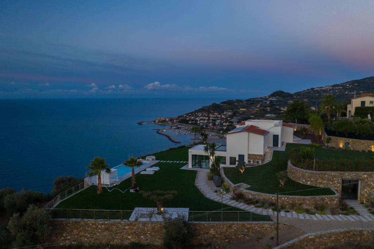 Villa Sabrina Riviera Dei Fiori A Picco Sul Mare Con Piscina Privata ,Wellness & Spa Империя Экстерьер фото